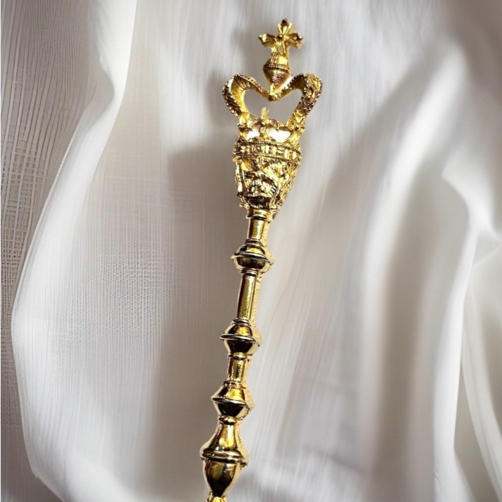 Vintage Gold Tone Kings Scepter Maltese Cross And Crown Brooch Pin